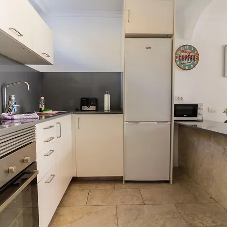 בית נופש Flatguest Pr - Terrace + Garden + 24h