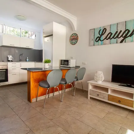 Flatguest Pr - Terrace + Garden + 24h Сasa de vacaciones